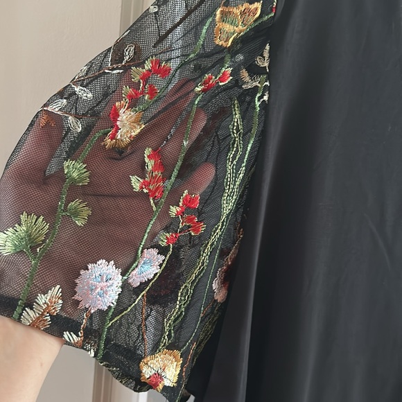 Joie NWT Black Embroidered Floral Mesh Sleeve Top Plus Size 1X or 3X - Picture 5 of 11